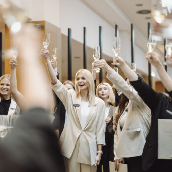 Akademia Wytwornia Slubow 421